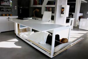 Как правильно ночевать на работе: стол-кровать от греческой Studio NL