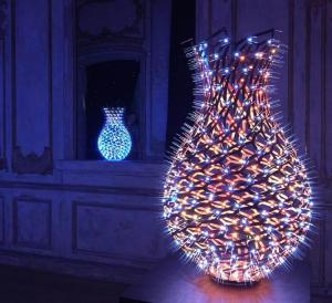 Светодиодные вазы от Moritz Waldemeyer 