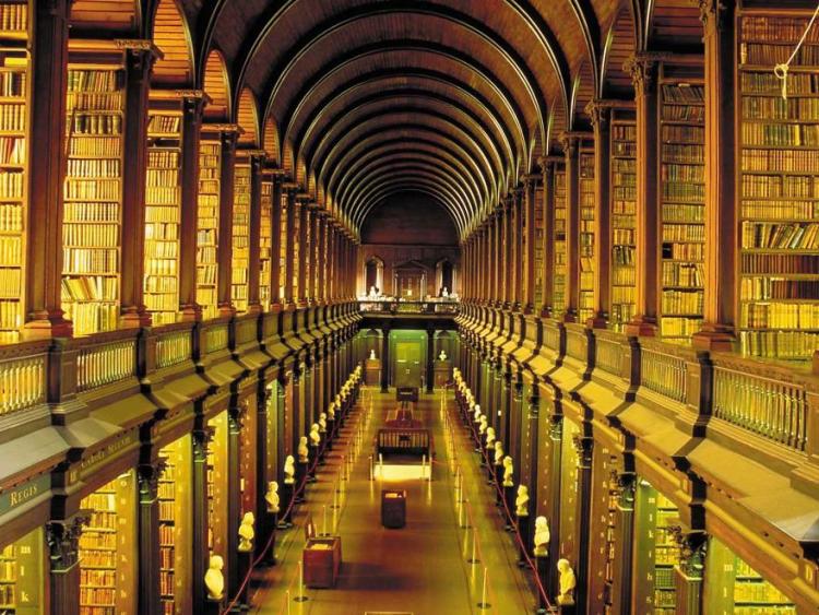 Библиотека колледжа Тринити (Trinity College Library), Дублин, Ирландия 