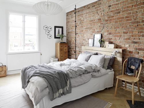25 стильных спален с кирпичными стенами