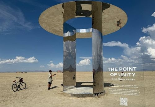 Українська інсталяція Миколи Каблуки The Point of Unity витримала найпотужнішу бурю в історії Burning Man