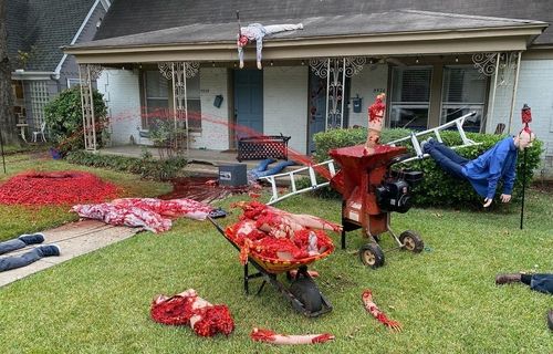 75 літрів крові та кілька «трупів»: гелловінські декорації, які вразили навіть техаських поліціянтів 