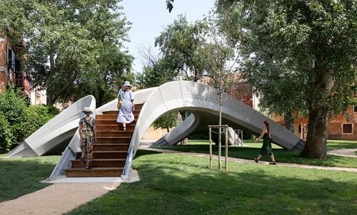 Zaha Hadid Architects спроектировали бетонный мост и напечатали его на бетоне