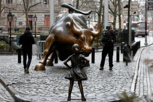 Борьба за права женщин: статуя бесстрашной девочки на Wall Street