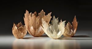Невесомые вазы из осенних листьев от Кей Секимачи
