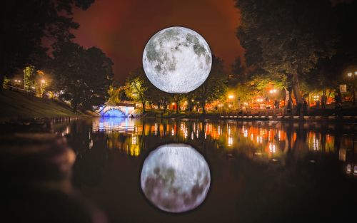 Музей луны или завораживающая семиметровая инсталляция