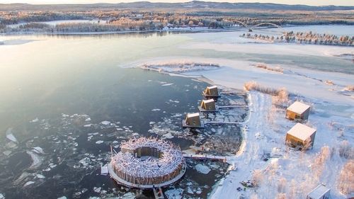 З арктичною сауною та північним сяйвом: у Швеції відкрили унікальний готель Arctic Bath