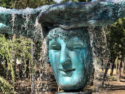 В Греческом парке Одессы запустили фонтан «Начало начал». Скульптор – Михаил Рева