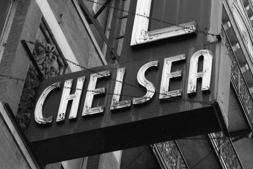 Двери одного из самых известных отелей Нью-Йорка Hotel Chelsea уйдут с молотка