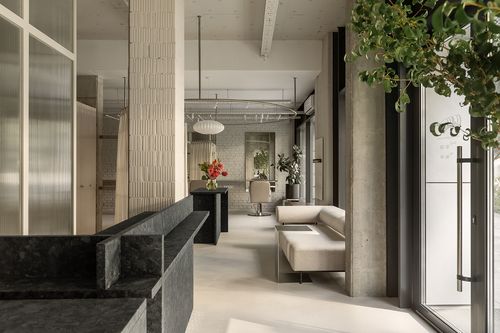 The Extension Atelier від MAVA design: інтер’єр салону, сформований процесом