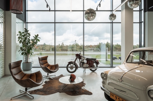 Автомобілі як мистецтво: у Львові відкрився музей ретроавтівок VIK Cars Museum