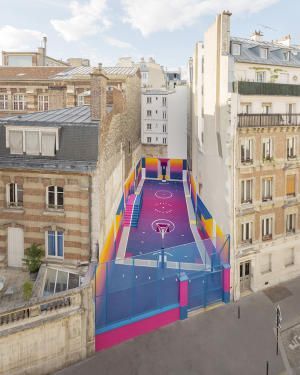 Баскетбол во дворе: красочная площадка в Париже от бренда Pigalle, бюро Ill-Studio и компании Nike