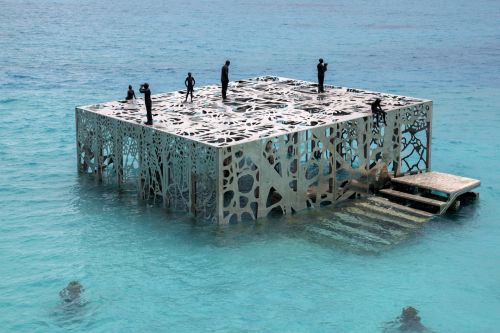 Coralarium: скульптурный ансамбль в Индийском океане
