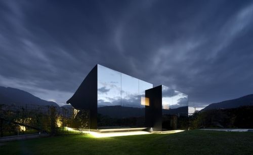 Зеркальные фасады современной архитектуры