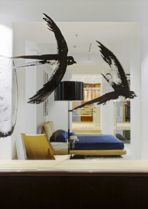 «Перелетные птицы» Никиты Власова в витрине Sfera design