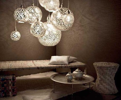  Современные подвесные лампы Zanza с серебристым отблеском хранят в себе память африканского континента и красоту мусульманского мира. Они станут настоящим украшением этнического интерьера.