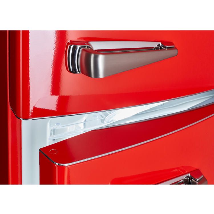 Італійський бренд Freggia зовсім недавно випустив нову лінійку ретро-холодильників, і представив модель червоного кольору