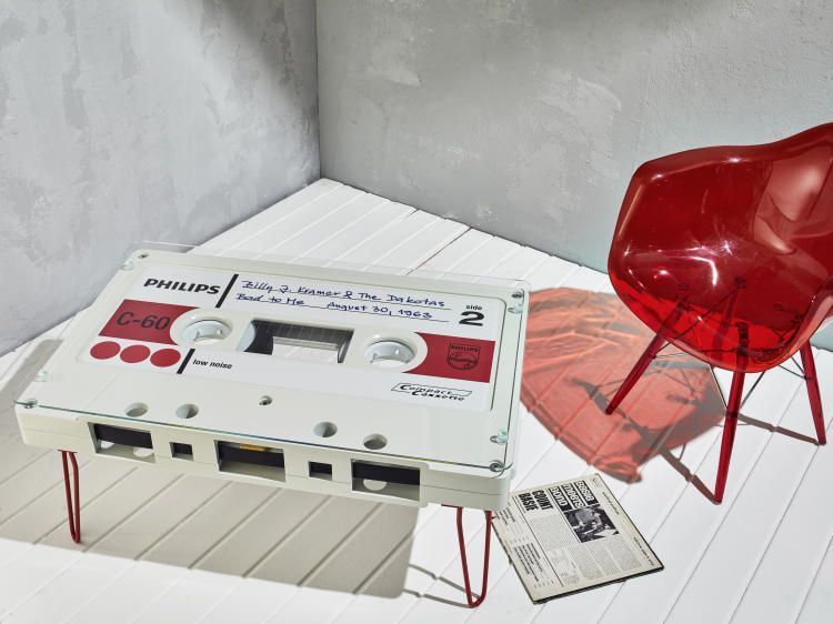 Кофейные столики от студии Altar в виде компакт кассет