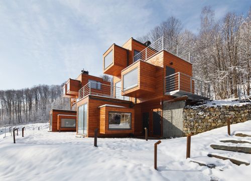 Многоквартирный дом из кубов в горах Польши