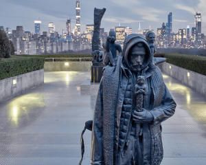 Вышедшие из Метрополитена: новые скульптуры Нью-Йорка