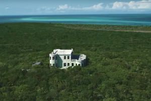 «Таинственный чемодан» странных историй или багамский остров Darby, выставленный на продажу