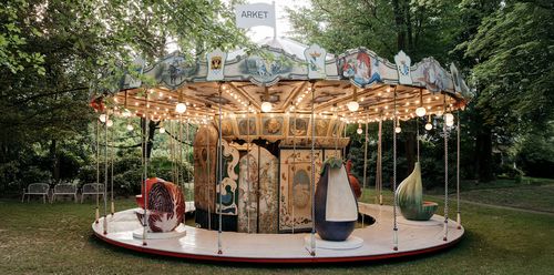 Лайла Гохар запускає сюрреалістичну карусель із фруктів і овочів для ARKET під час Milan Design Week