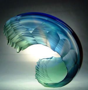 Ледяные волны: скульптуры из стекла от шотландского мастера