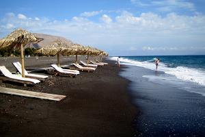 7 фантастических пляжей мира с черным песком