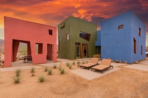 Monument House: кольоровий модернізм у каліфорнійській пустелі