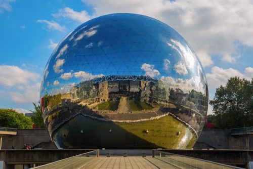 Круглая 10-ка: самые любопытные сферические здания по всему миру