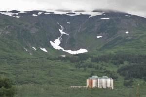 Один город = один дом: крошечный Уиттиер на Аляске