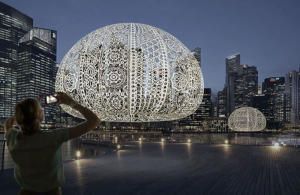 50 человек 2 месяца вязали крючком арт-объекты для набережной Сингапура 
