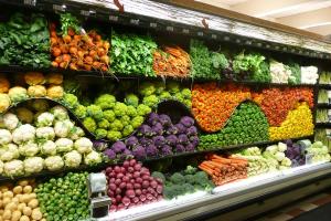 Как продавать овощи и фрукты красиво: 20 креативных примеров