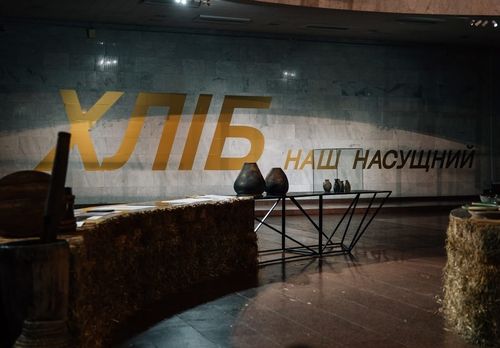 «Хліб»: виставка в Українському Домі, що досліджує символ української культури