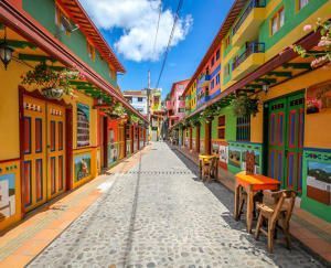 Гуатапе: самый красочный город в мире