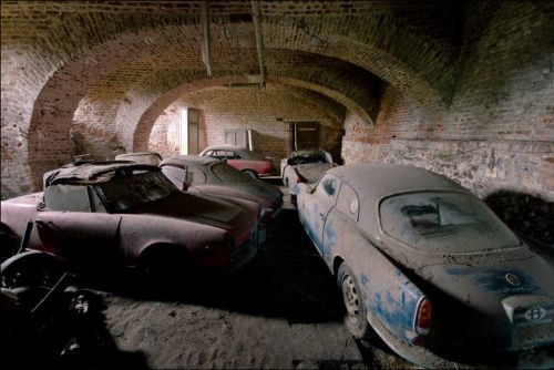 Вот так находка: в бельгийском замке XIII была найдена коллекция Alfa Romeo на сумму 117 тыс. евро