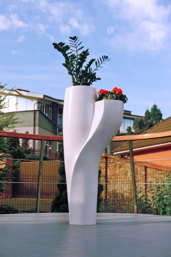Кашпо CACTUS DUO
Высокое кашпо для двух растений идеально подходит для интерьера дома, офиса или вестибюля отеля. Кашпо устойчив к проявлениям внешней среды, и украсит вход в Ваш дом или сад. 
