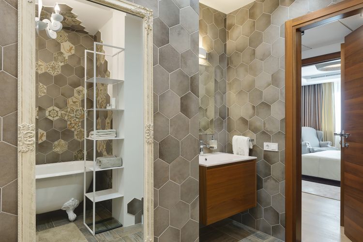 Оригинальная шестигранная плитка - дизайн интерьера ванной комнаты